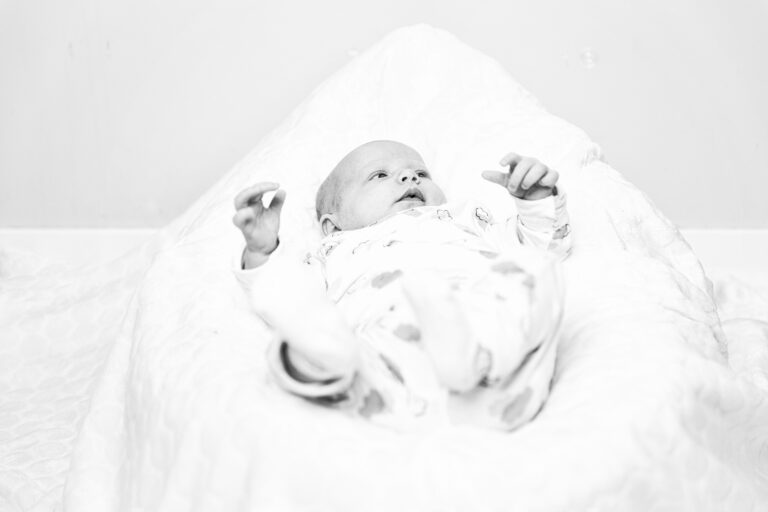 20200915-Newborn-Evi-083-BW